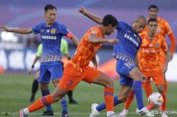 爱游戏体育链接-天津泰达客场绝杀，逆转战胜对手