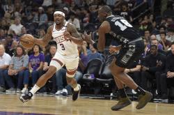 爱游戏入口-包含太阳击败鹈鹕，布克率队取得胜利的词条