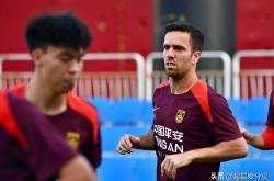 爱游戏体育平台-中东籍球员崭露头角，逐鹿亚洲赛场