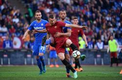 爱游戏体育地址-意甲球队备赛积极，强弱对决竞争激烈