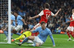 爱游戏官网-曼城与对手握手言和，战局胶着的简单介绍