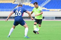 爱游戏官网-包含中国足球职业赛事各路明星齐聚一堂，球场风云再掀巅峰的词条