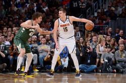 火箭胜掘金，西部半决赛一路领先，熟悉的舞台