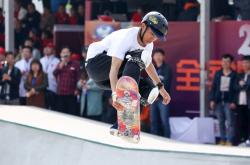 爱游戏中国官网-瑞士滑板运动员斩获亚军，表现亮眼