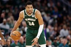 雄鹿逆转76人，保持主场不败