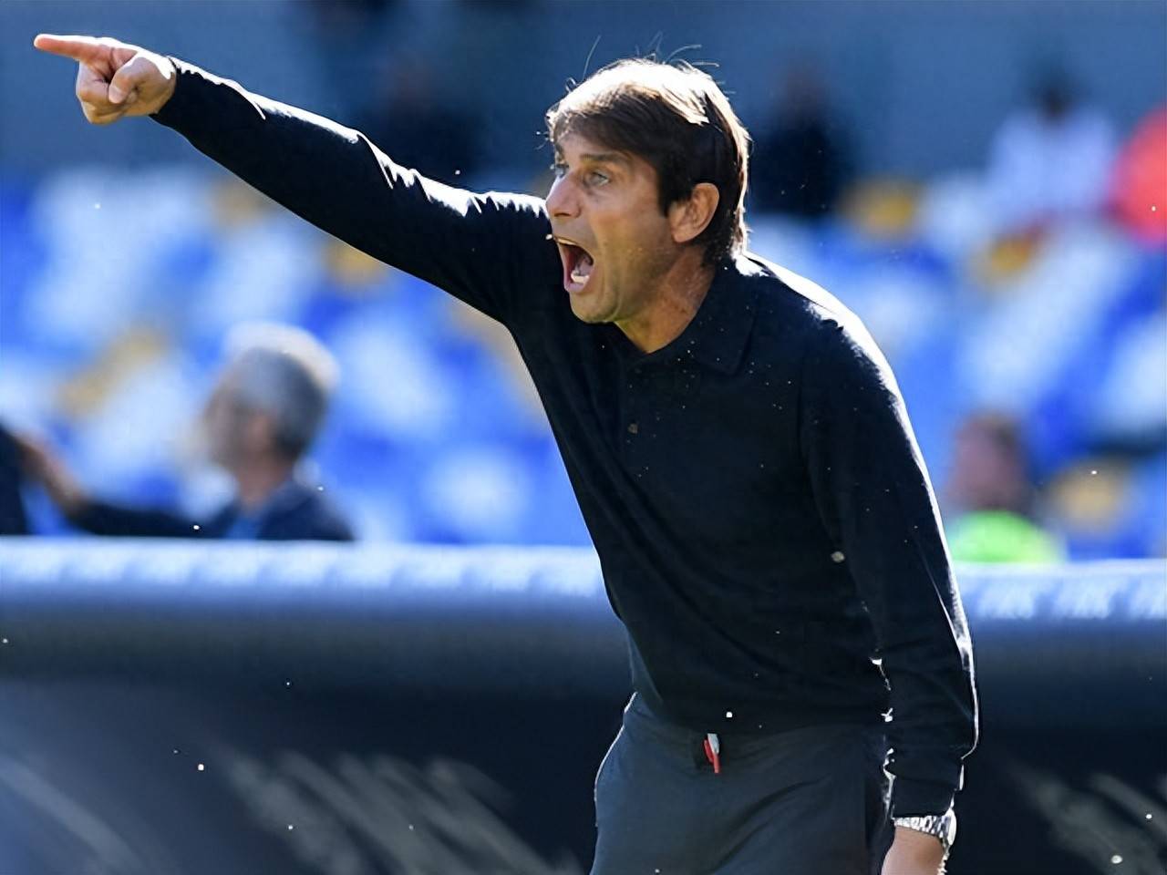 卡利亚里后卫关键封堵,助球队保住胜利的简单介绍 卡利亚里后卫关键封堵,助球队保住胜利的简单介绍