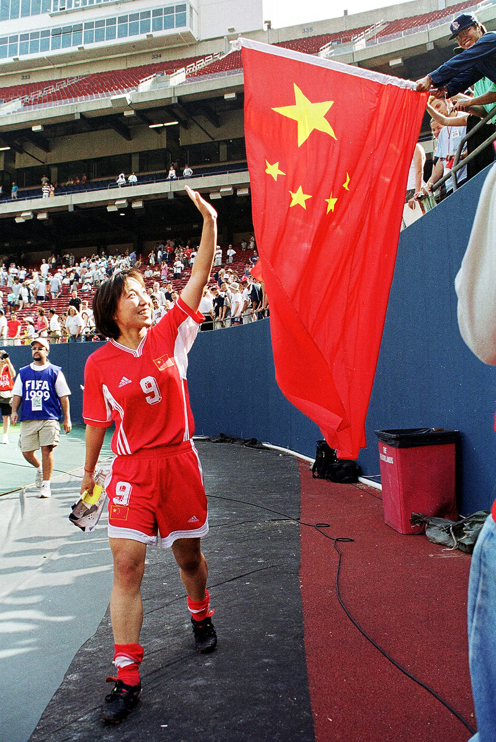 国际足球联赛:女性选手刷新纪录的简单介绍 国际足球联赛:女性选手刷新纪录的简单介绍