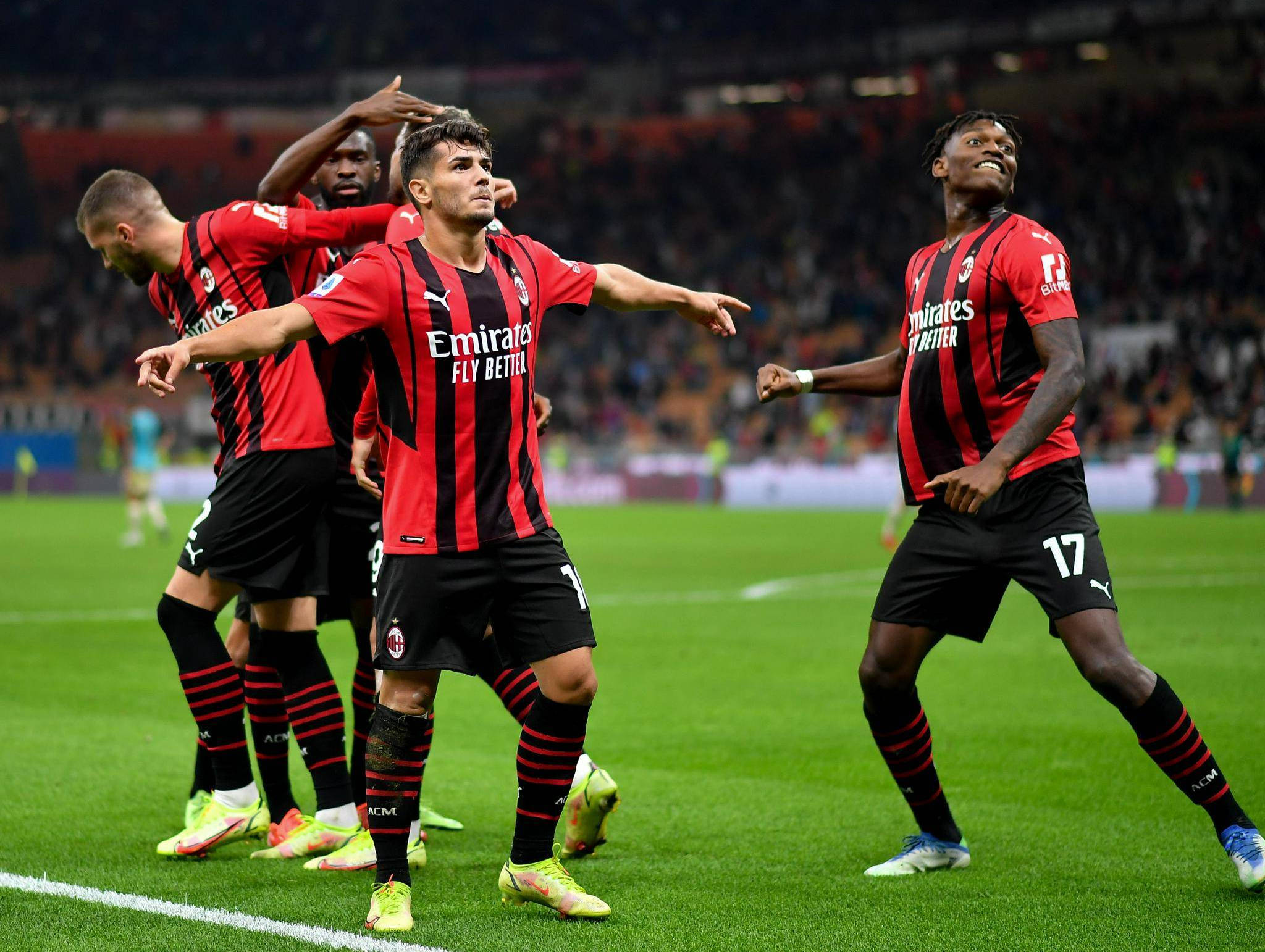 关于AC米兰队技高一筹,逆袭取胜的信息 关于AC米兰队技高一筹,逆袭取胜的信息