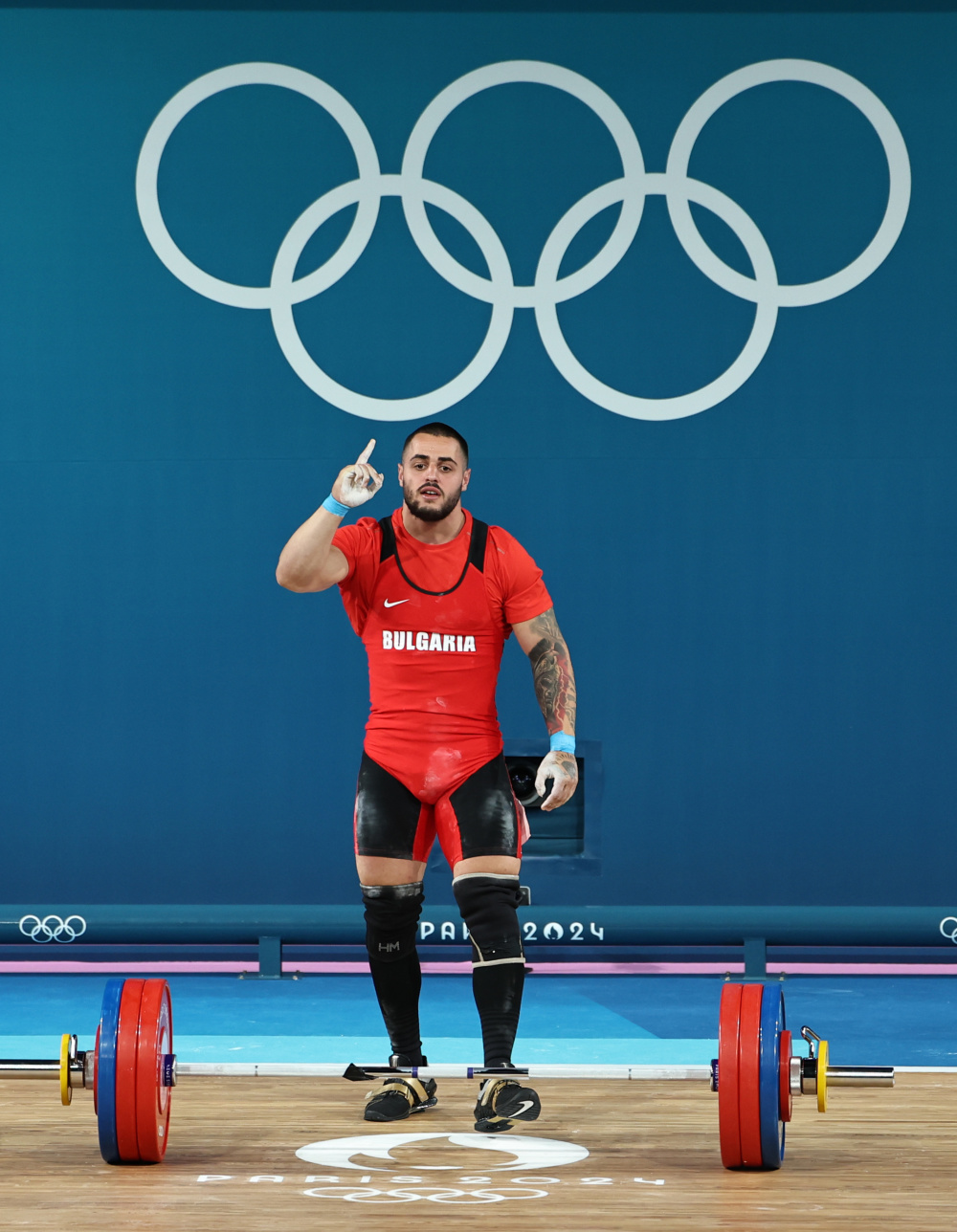 俄罗斯举重选手打破世界纪录 俄罗斯举重选手打破世界纪录