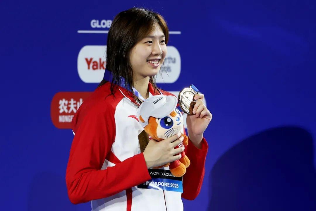 游泳女子百米蛙泳颁奖典礼隆重 游泳女子百米蛙泳颁奖典礼隆重