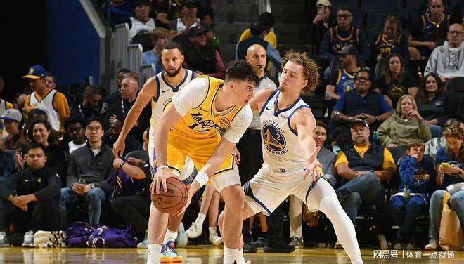 勇士不敌湖人,库里状态低迷 勇士不敌湖人,库里状态低迷